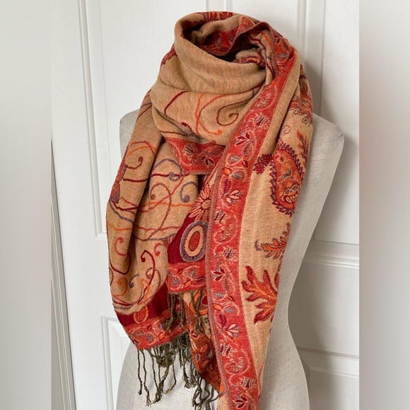 Beautiful Reversible Large Scarf - Picture 4 of 4